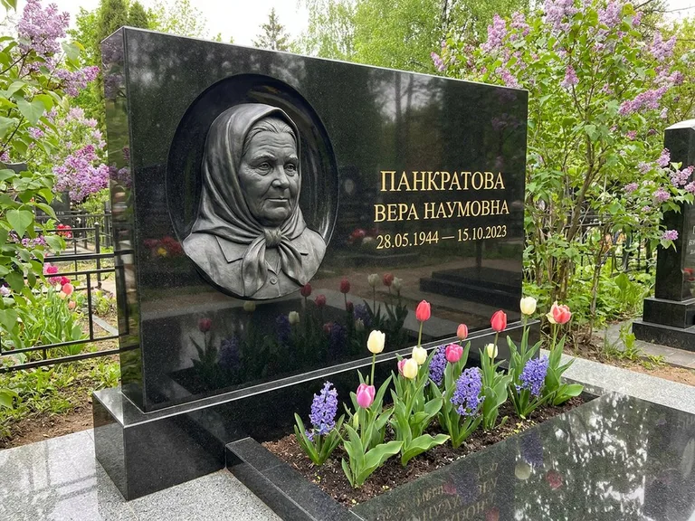 Памятник с барельефом — выполненная работа 26 в Новосибирске