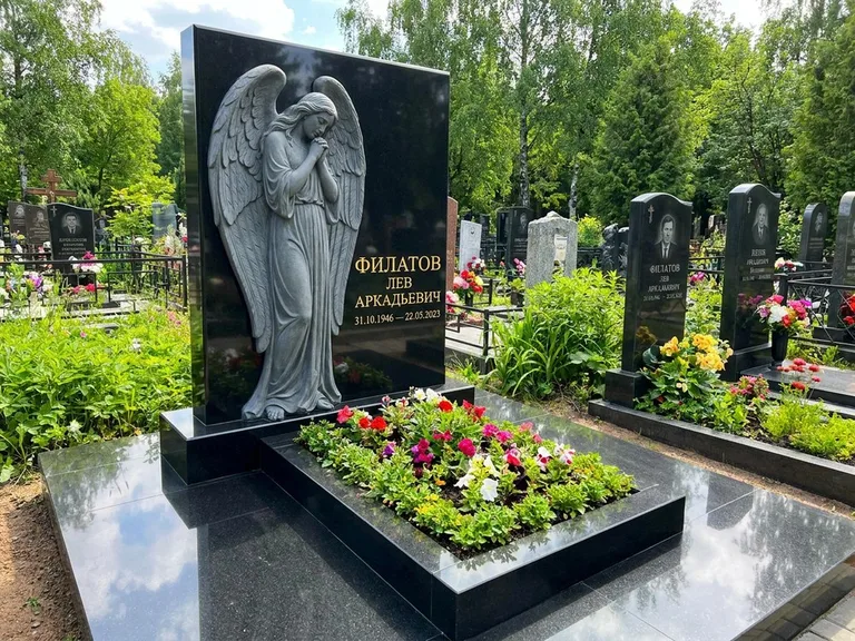 Памятник с барельефом — выполненная работа 31 в Новосибирске