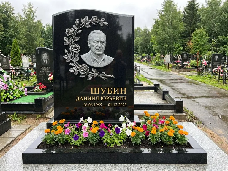 Памятник с барельефом — выполненная работа 34 в Новосибирске