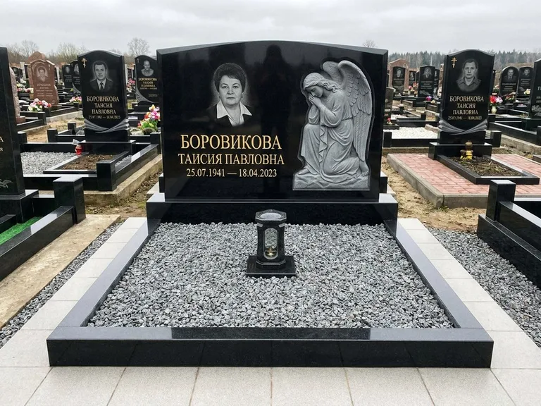Памятник с барельефом — выполненная работа 38 в Новосибирске