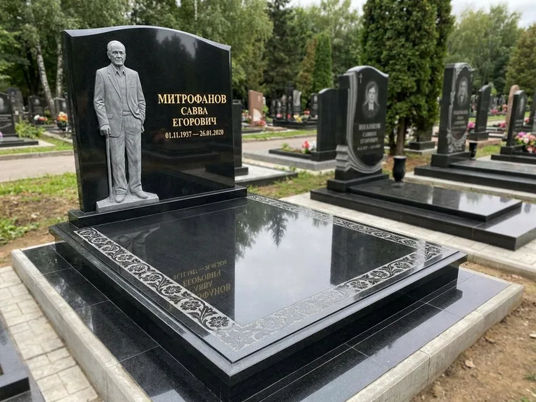 Памятник с барельефом — выполненная работа 48 в Новосибирске