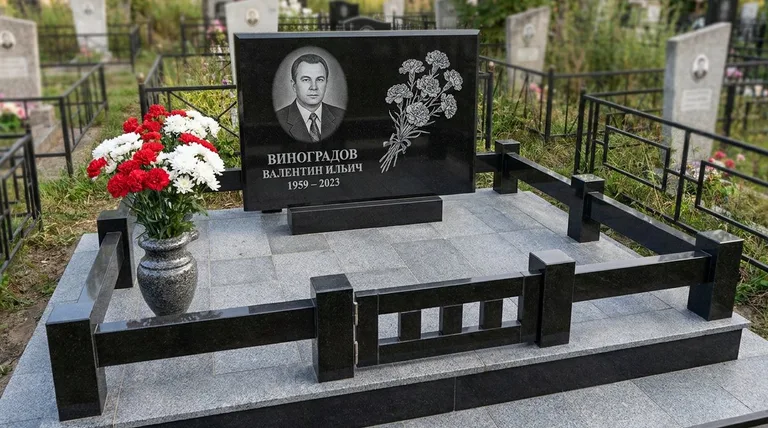 Памятник с гравировкой гвоздик — выполненная работа «Виноградов» в Новосибирске