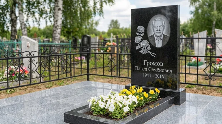 Памятник с гравировкой хризантем — выполненная работа «Громов» в Новосибирске