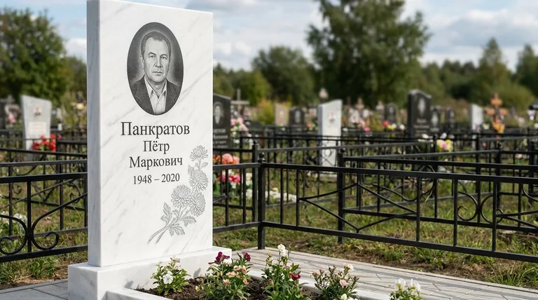 Памятник с гравировкой хризантем — выполненная работа «Панкратов» в Новосибирске