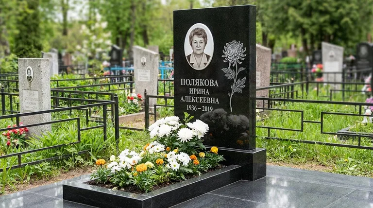 Памятник с гравировкой хризантем — выполненная работа «Полякова» в Новосибирске