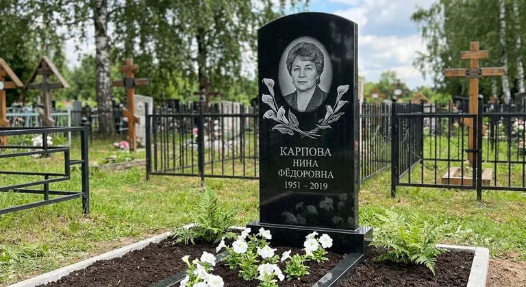 Памятник с гравировкой калл — выполненная работа «Карпова» в Новосибирске