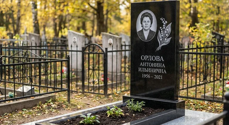 Памятник с гравировкой ландышей — выполненная работа «Орлова» в Новосибирске