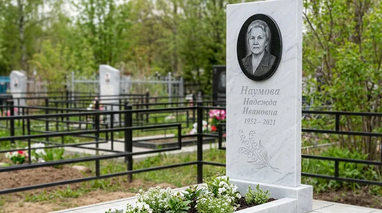Памятник с гравировкой ландышей — выполненная работа «Наумова» в Новосибирске