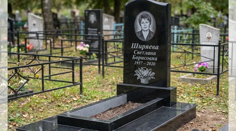 Памятник с гравировкой ландышей — выполненная работа «Ширяева» в Новосибирске