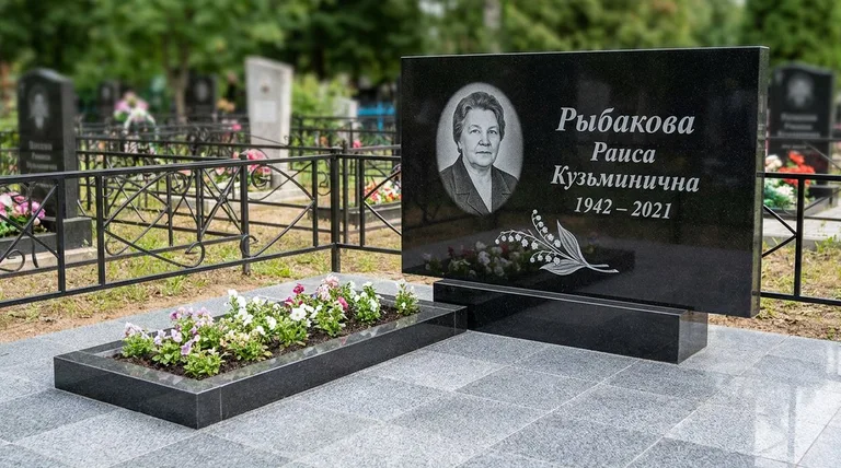 Памятник с гравировкой ландышей — выполненная работа «Рыбакова» в Новосибирске