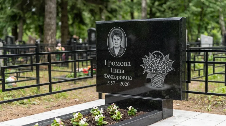 Памятник с гравировкой ландышей — выполненная работа «Громова» в Новосибирске