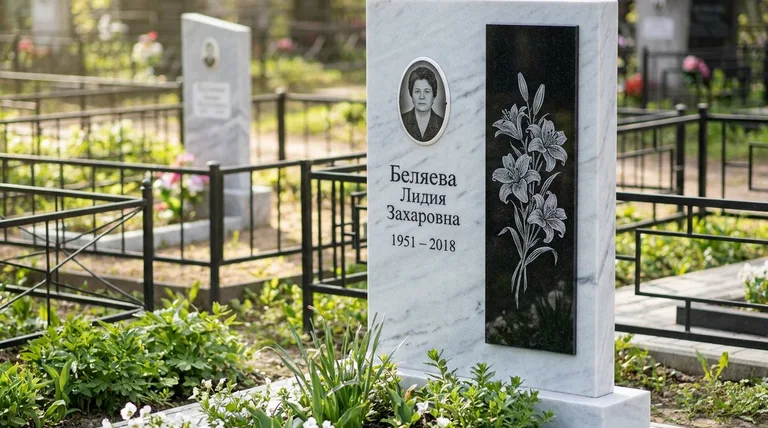 Памятник с гравировкой лилий — выполненная работа «Беляева» в Новосибирске