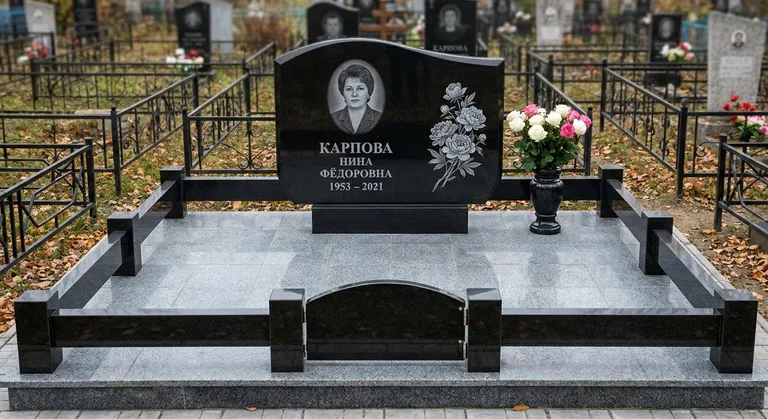 Памятник с гравировкой пионов — выполненная работа «Карпова» в Новосибирске