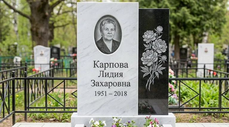 Памятник с гравировкой пионов — выполненная работа «Карпова» в Новосибирске