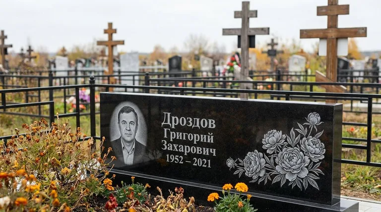 Памятник с гравировкой пионов — выполненная работа «Дроздов» в Новосибирске