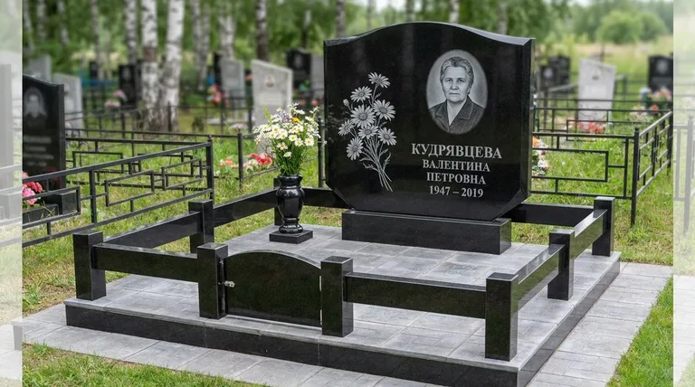 Памятник с гравировкой ромашек — выполненная работа «Кудрявцева» в Новосибирске
