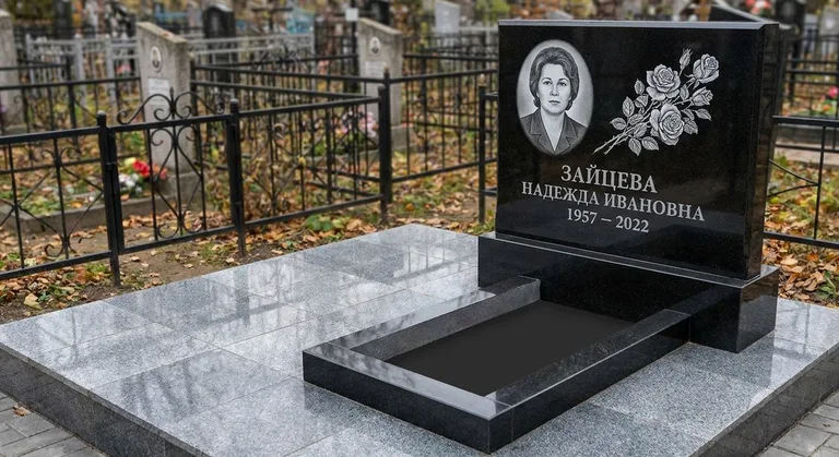 Памятник с гравировкой роз — выполненная работа «Зайцева» в Новосибирске