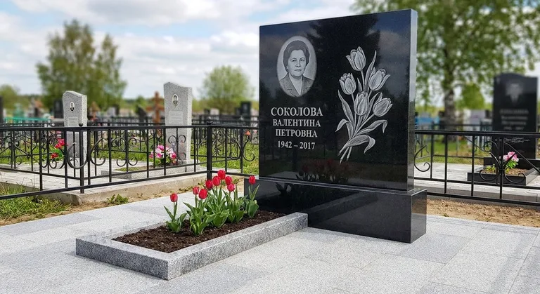 Памятник с гравировкой тюльпанов — выполненная работа «Соколова» в Новосибирске