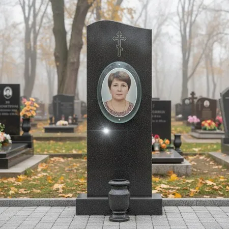 Овальный портрет на стекле 240×300 мм на памятнике в Новосибирске