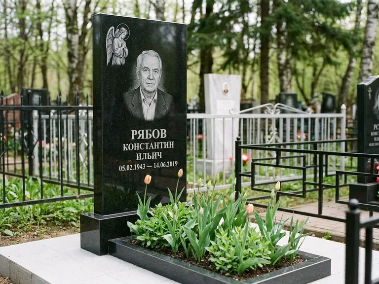 Памятник с гравировкой ангела — гравировка ангела с крестом рядом с эпитафией, работа «Фаддеев» в Новосибирске