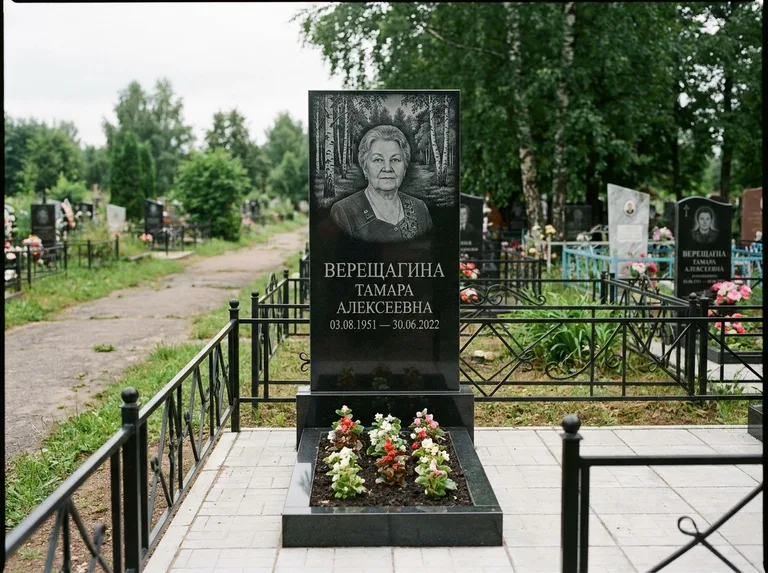 Памятник с гравировкой берёзы — гравировка берёзовой рощи в глубину, работа «Верещагина» в Новосибирске