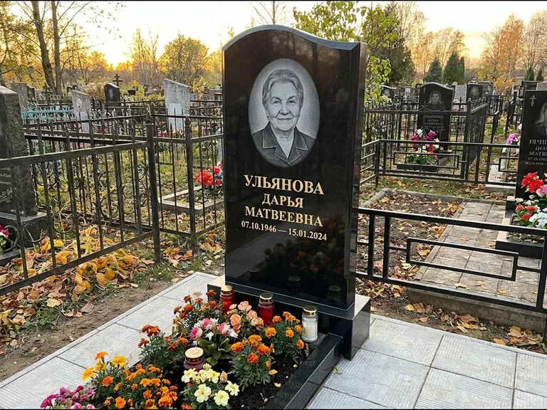 Гравировка портрета на чёрном граните — выполненная работа 12 в Новосибирске