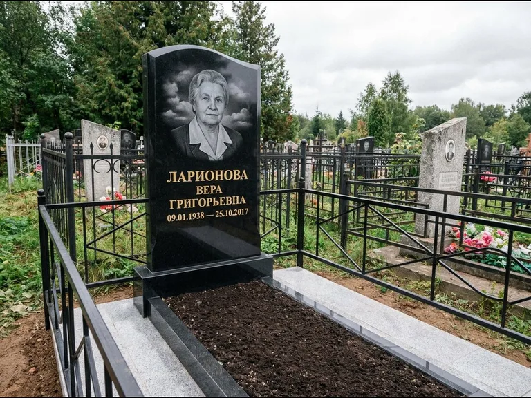 Гравировка портрета на чёрном граните — выполненная работа 16 в Новосибирске