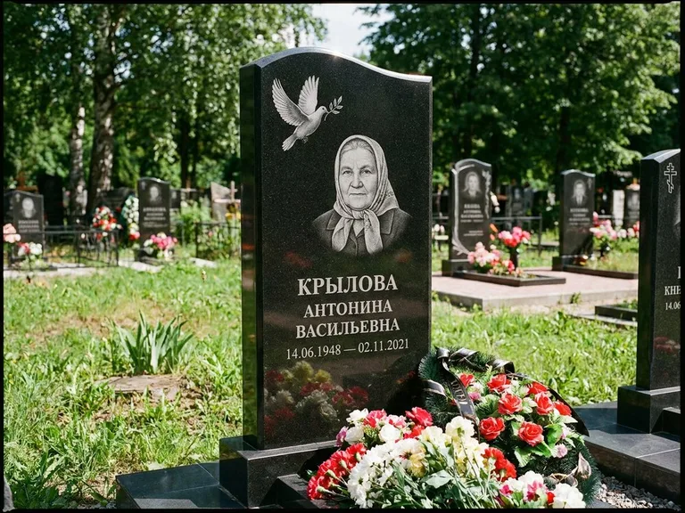 Памятник с гравировкой голубей — гравировка голубей, работа «Крылова» в Новосибирске