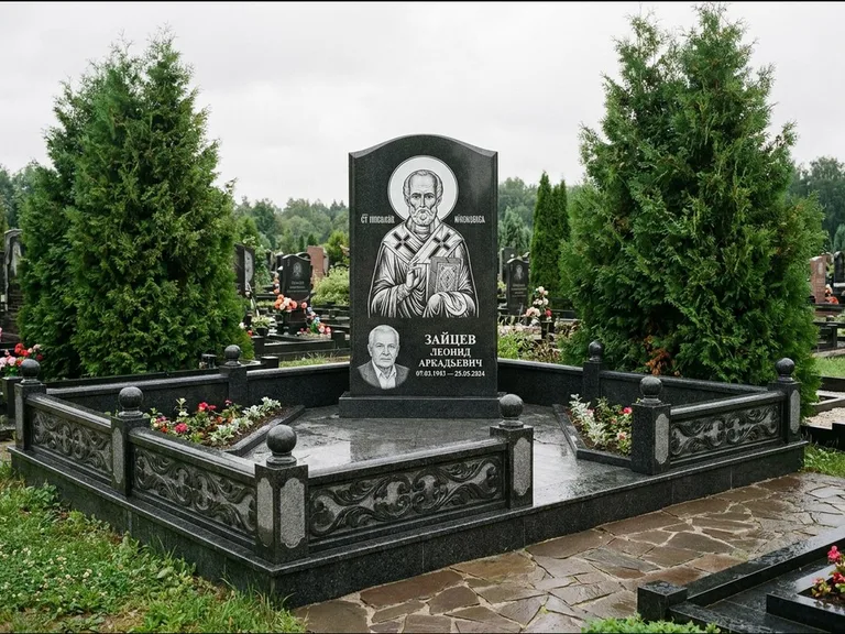 Памятник с гравировкой иконы: стела с гранитным столиком и скамьёй — Архангел Михаил на стеле, семейный участок с плиткой, работа «Верещагина» в Новосибирске