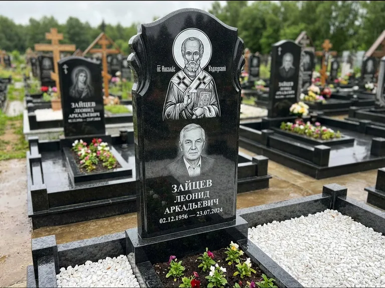 Памятник с гравировкой иконы — образ Николая Чудотворца, работа «Лебедева» в Новосибирске
