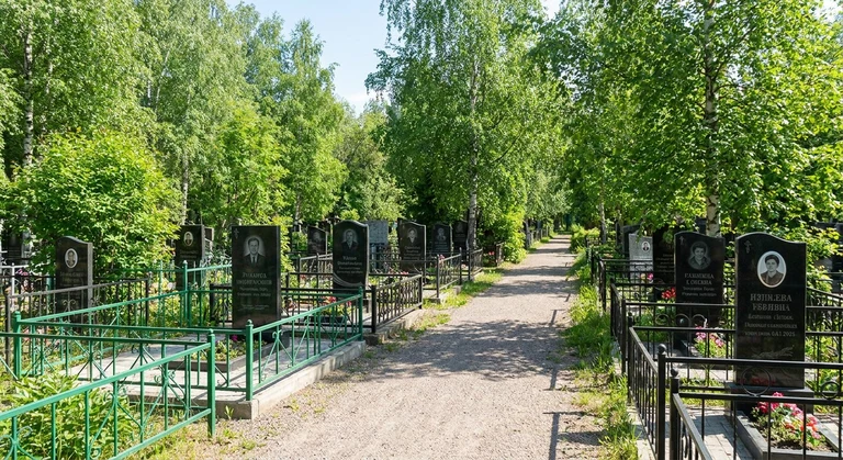 Памятники на Абашевском кладбище в Новокузнецке