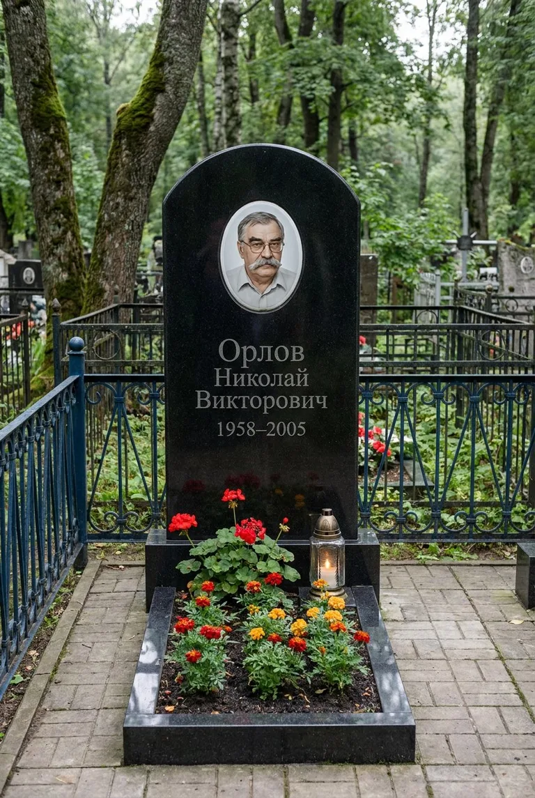 Аллея на Александровском кладбище в Ижевске