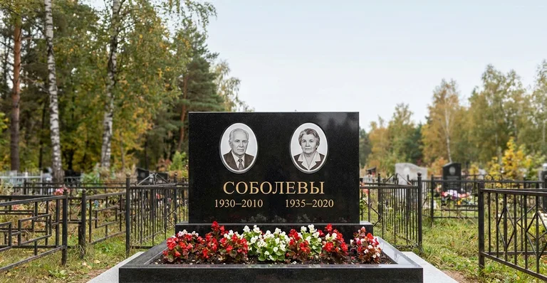 Памятник с художественной гравировкой, Примеры гранитных и мраморных памятников работы мастерской «Мастер Каменев»