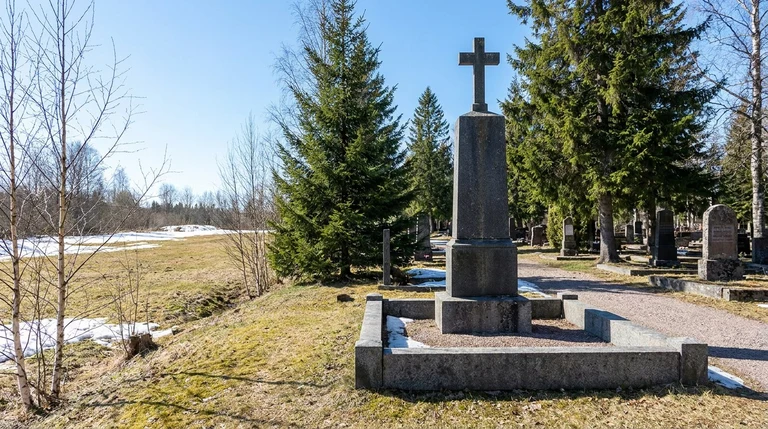 Памятники на Западном кладбище в Ижевске — изготовление, замена и установка