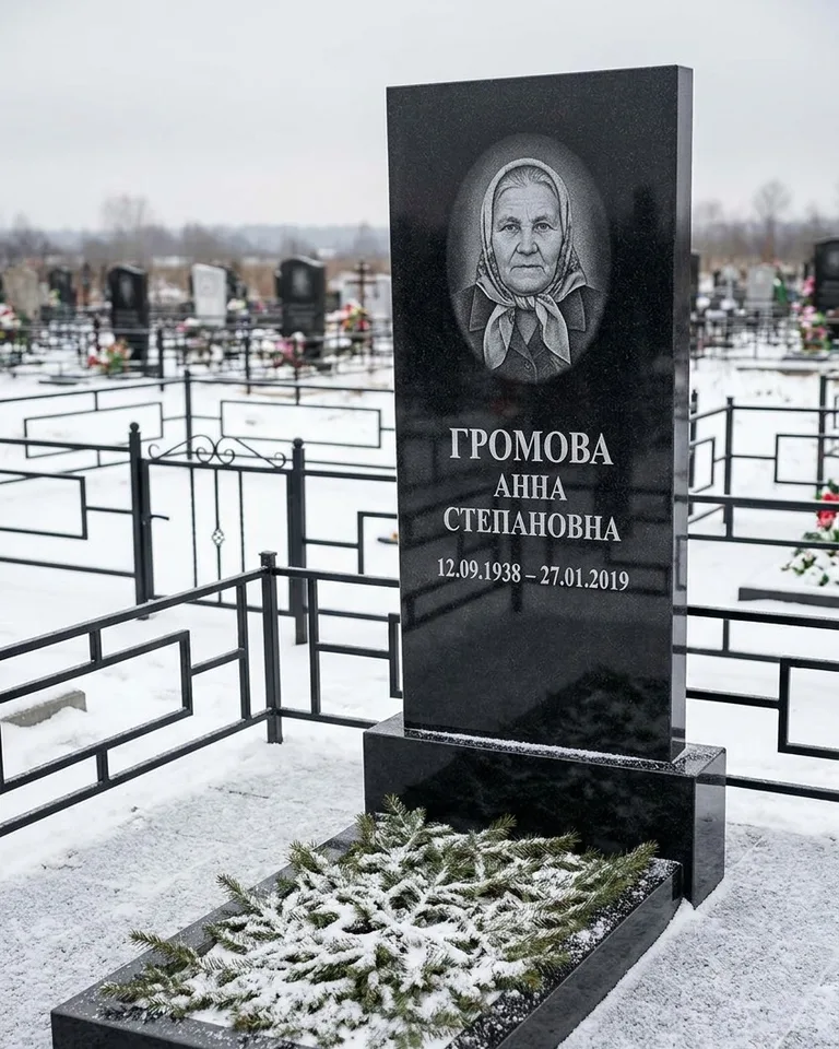 Простой вертикальный памятник под ключ зимой в Новосибирске