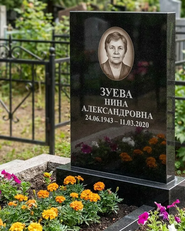 Горизонтальный чёрный гранитный памятник под ключ в Новосибирске