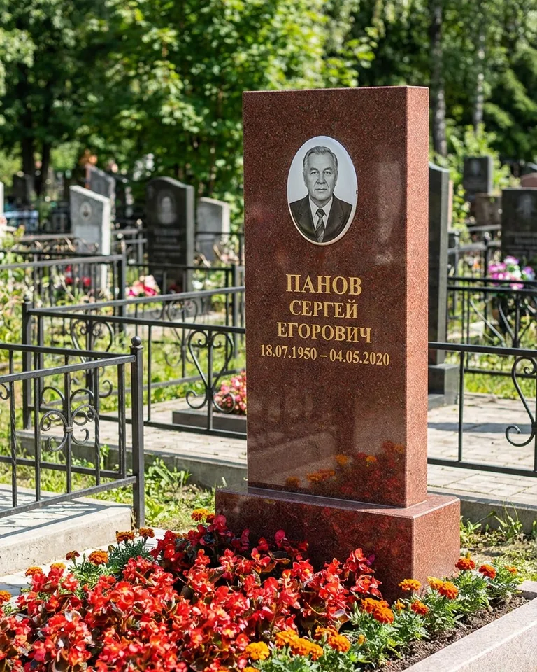 Двойной серый памятник под ключ с вазой в Новосибирске