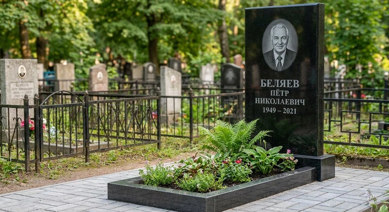 Памятник под ключ в Новосибирске — гранитная стела с цветником и благоустройством, установлен под ключ