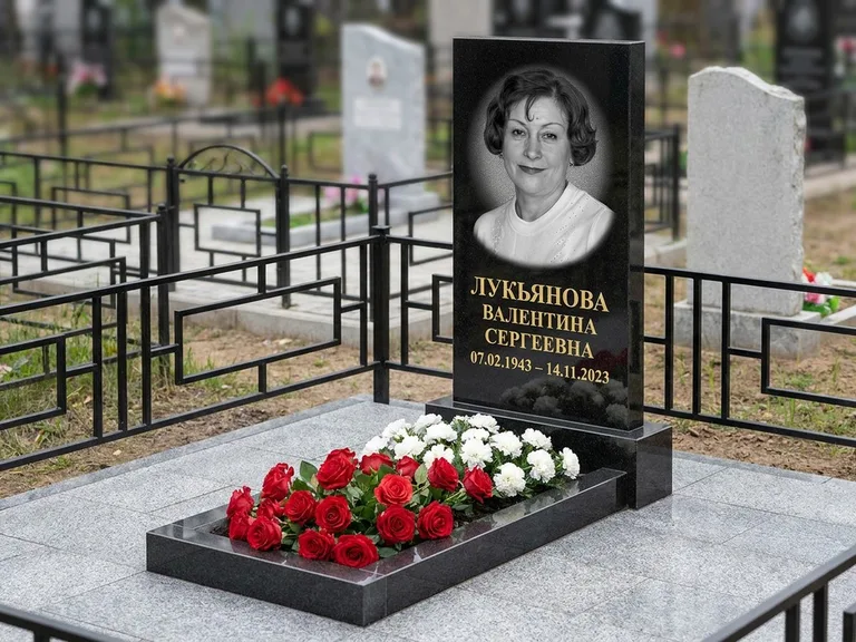 Портрет на памятнике в Новосибирске — Ч/б портрет → гравировка на стандартном комплексе