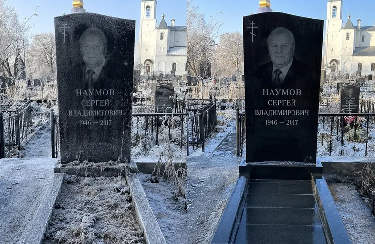 Диптих №18: могила с деревянным крестом и низкой оградкой — выполота трава в Новосибирске