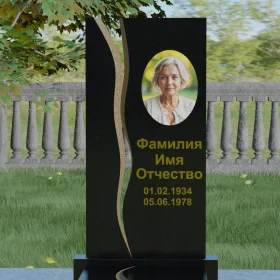 Вертикальный гранитный памятник на одну могилу - П001