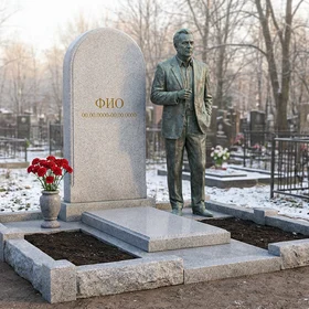 Бронзовый мемориал с резной фигурой в полный рост