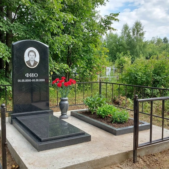 Памятник из полимера с аркой