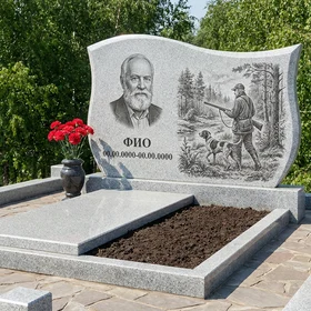 Гранитный памятник охотнику с аркой с лесной чащей