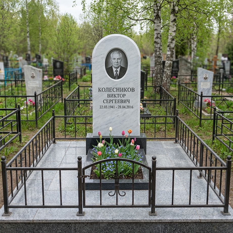 Пример дизайна: Изящный памятник из белого мрамора с куполом — фото и цена