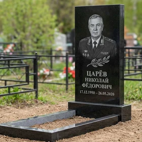 Памятник полицейскому с лавровой ветвью