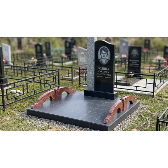 Гранитный памятник