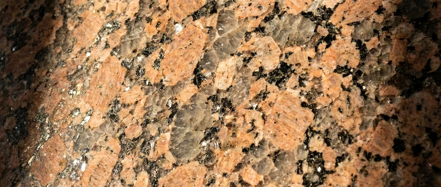 01-polirovannyy-granit-makro.png